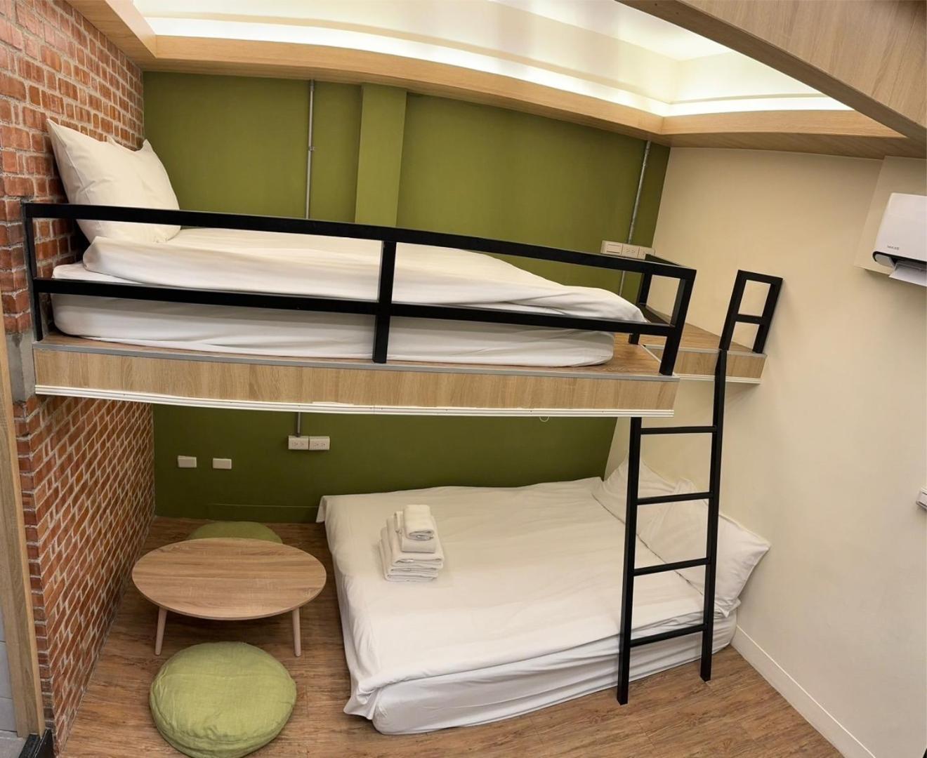 BIRD series B&B&Hostel複合式民宿 台南 外观 照片