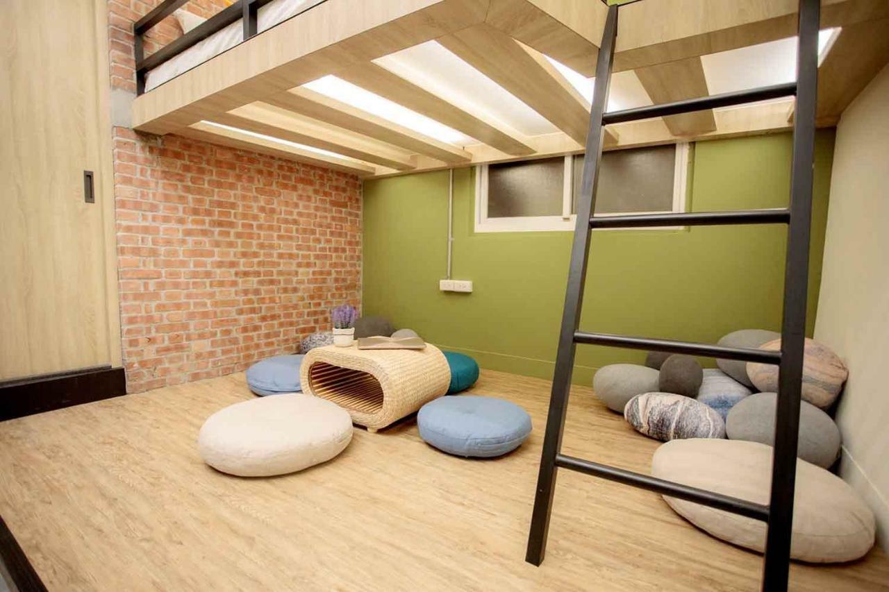 BIRD series B&B&Hostel複合式民宿 台南 外观 照片