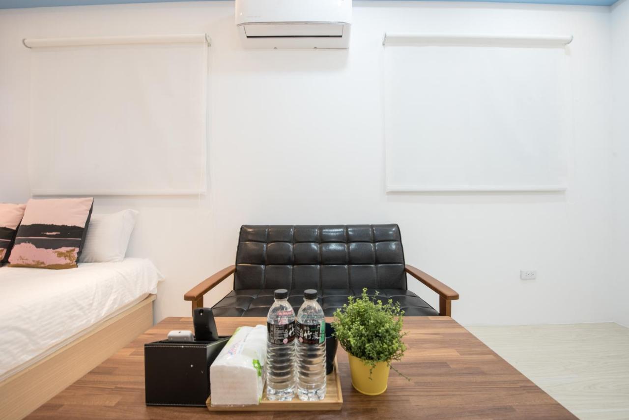 BIRD series B&B&Hostel複合式民宿 台南 外观 照片